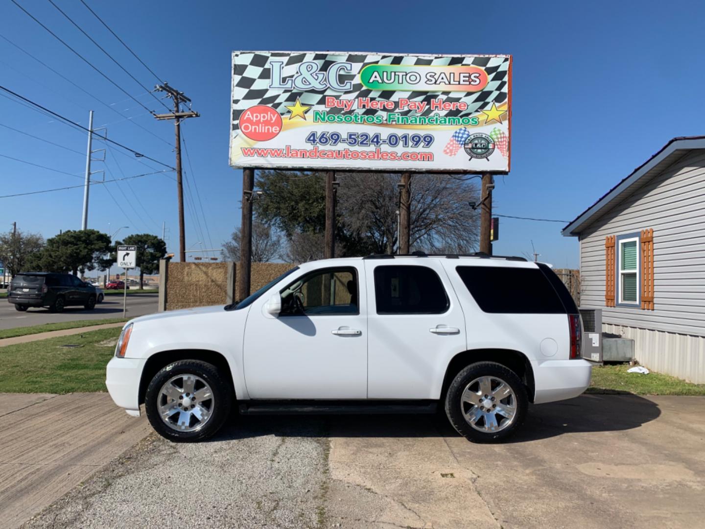 2008 White /Black GMC Yukon SLE-1 2WD (1GKFC13C98R) with an 4.8L V8 OHV 16V engine, Automatic Overdrive transmission, located at 1830 North Belt Line Road, Irving, TX, 75061, (469) 524-0199, 32.834373, -96.993584 - Photo#0